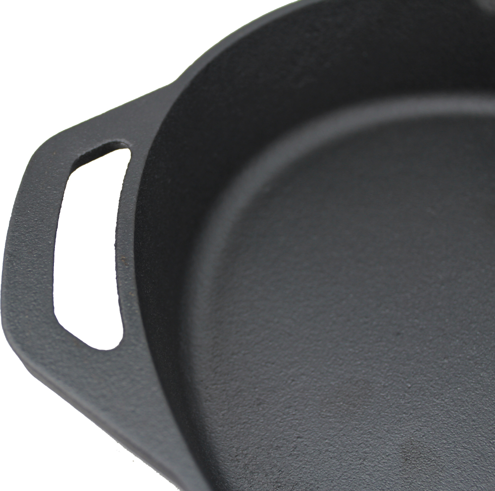 31cm round fry pan with cast handle