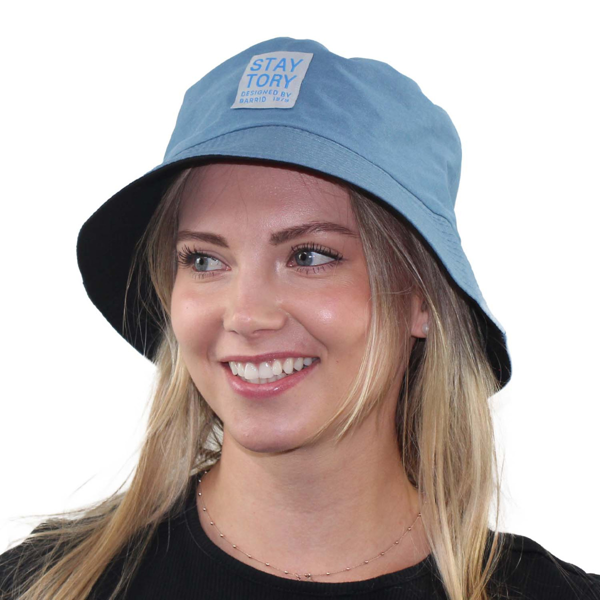 WILD RIVER BUCKET HAT BLUE lady model