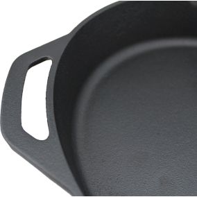 33cm round fry pan with cast handle